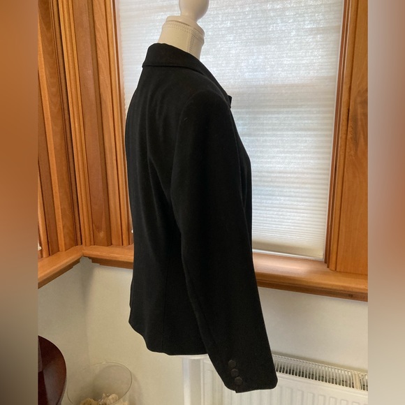 Vintage Emanuel Ungaro classic black blazer - Picture 2 of 8